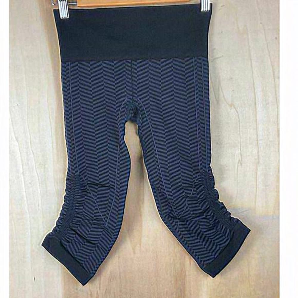 Lululemon Leggings Womens 6 In The Flow Crop Chevron